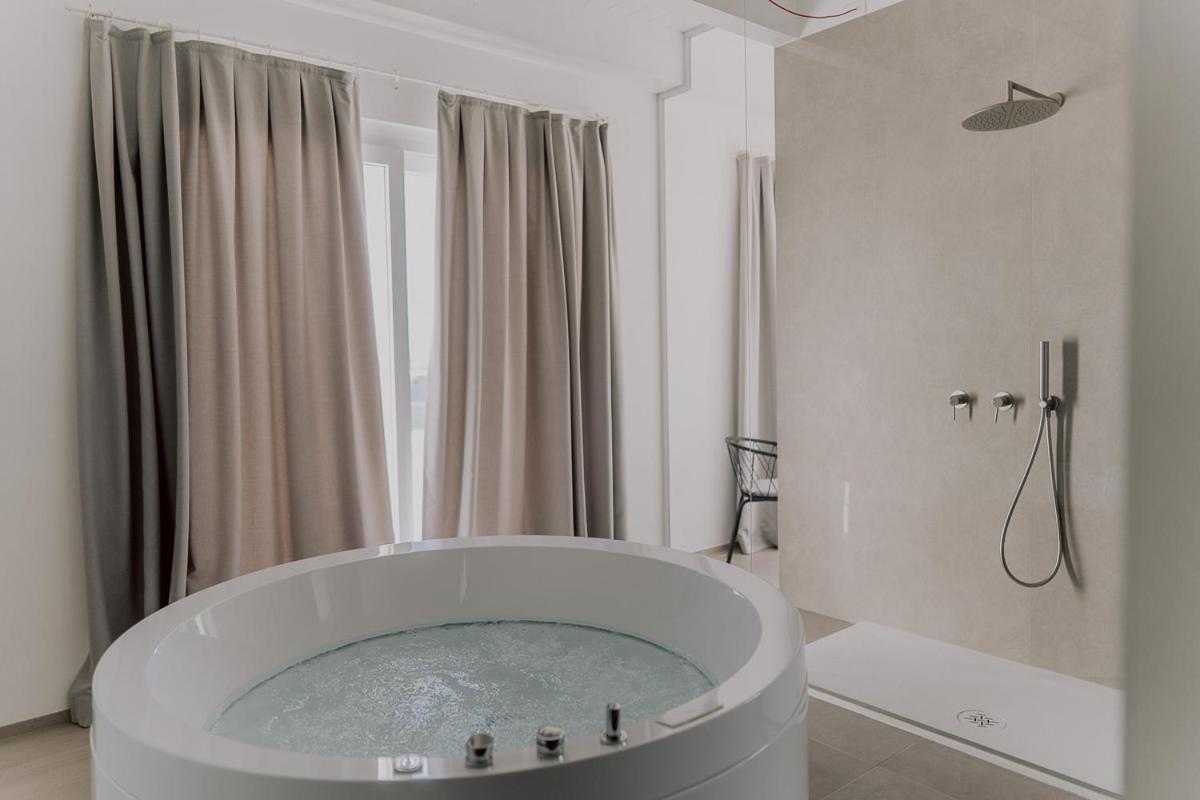 Suite Donna Edwige By Monholiday Monopoli Exterior photo